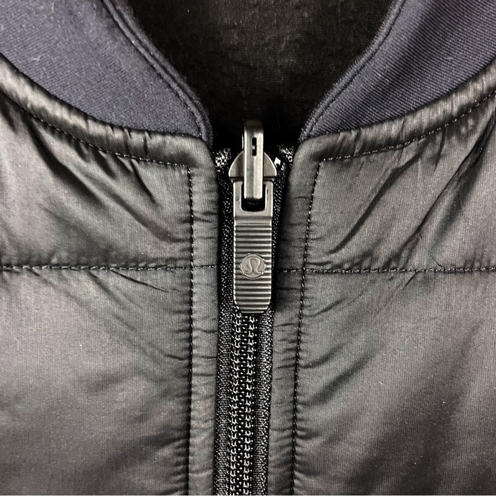 Lululemon Reversible Insulated Quilted Bomber Jacket Black 4
Water Repellent Zip - Picture 9 of 11